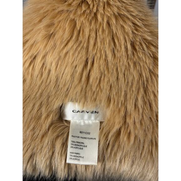 Carven Faux Fur Beige Collar Scarf with Toggle Closure – Luxe Winter Neck Wrap - Picture 4 of 6